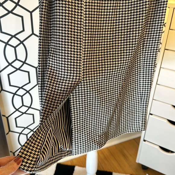 Lamb herringbone ruffle runway skirt - Picture 4 of 7